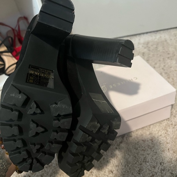 Fashion nova boots - Picture 3 of 4